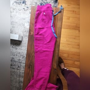 Dark pink Figs Jogger set